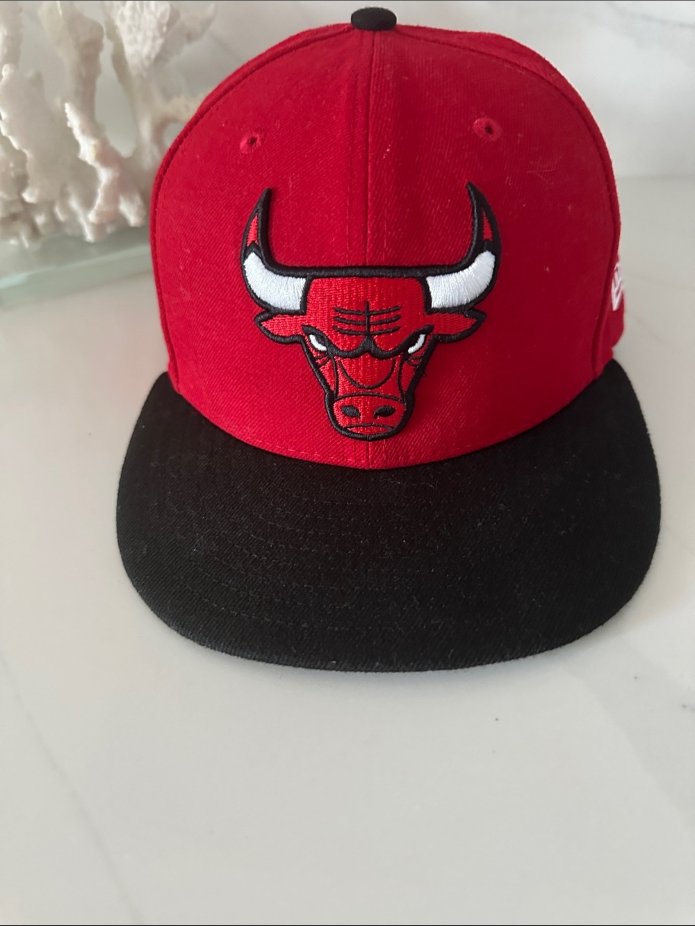 NBA Red and Black Chicago Bulls Snapback Hat. Size 7 5/8.